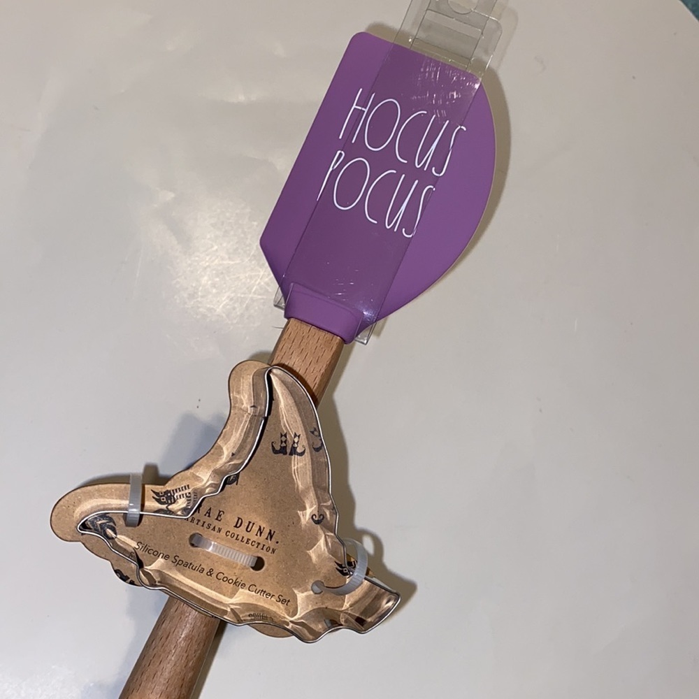 Rae Dunn spatula